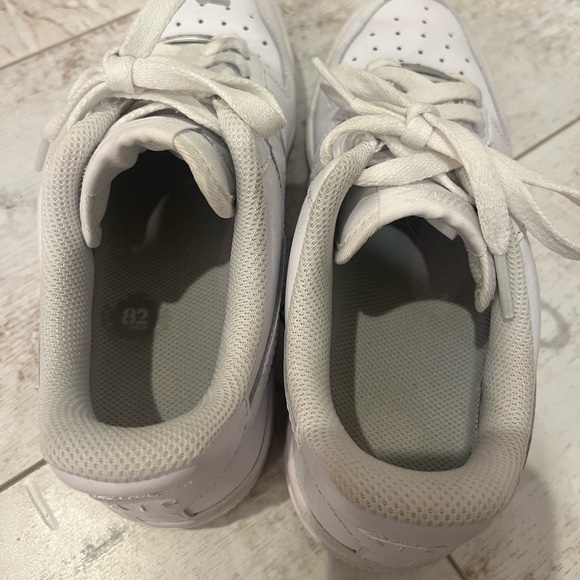 brand new Air Force ones (worn once). White cute and fresh size 7 women’s - Picture 5 of 6